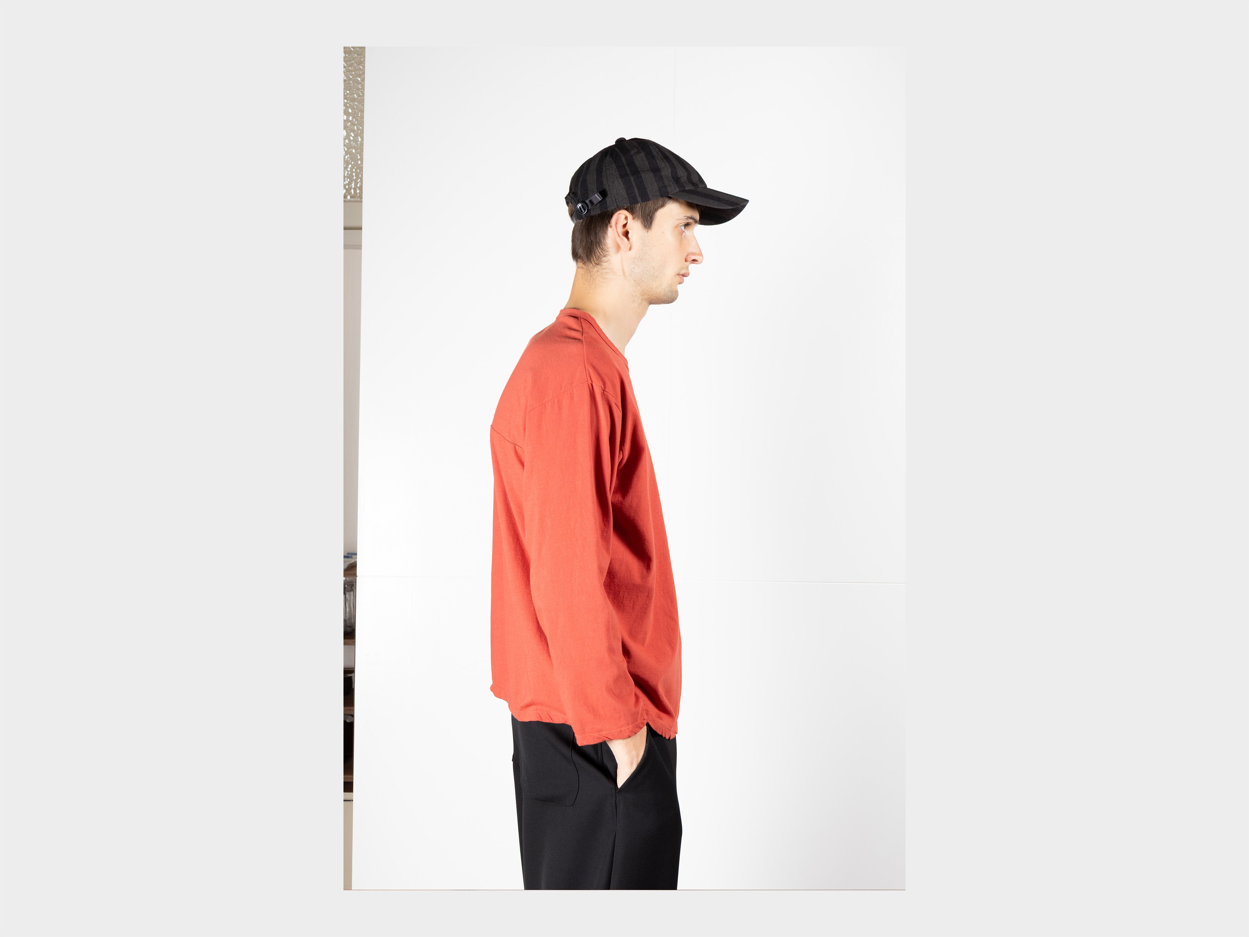 R21C3 "Deep Cap" Grey Theatre Wax