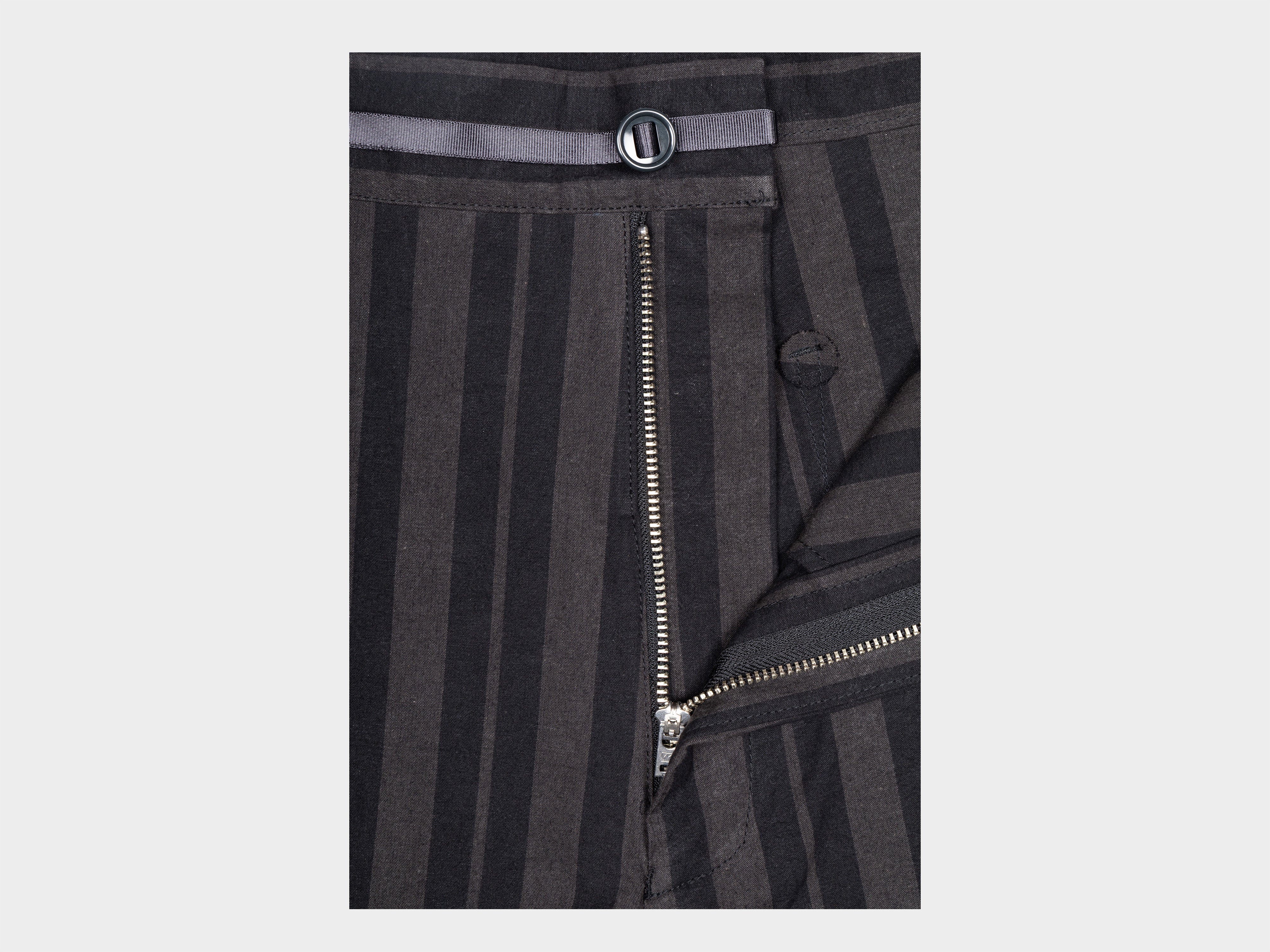 R21P4 "Wide Pants" Grey Theatre Wax