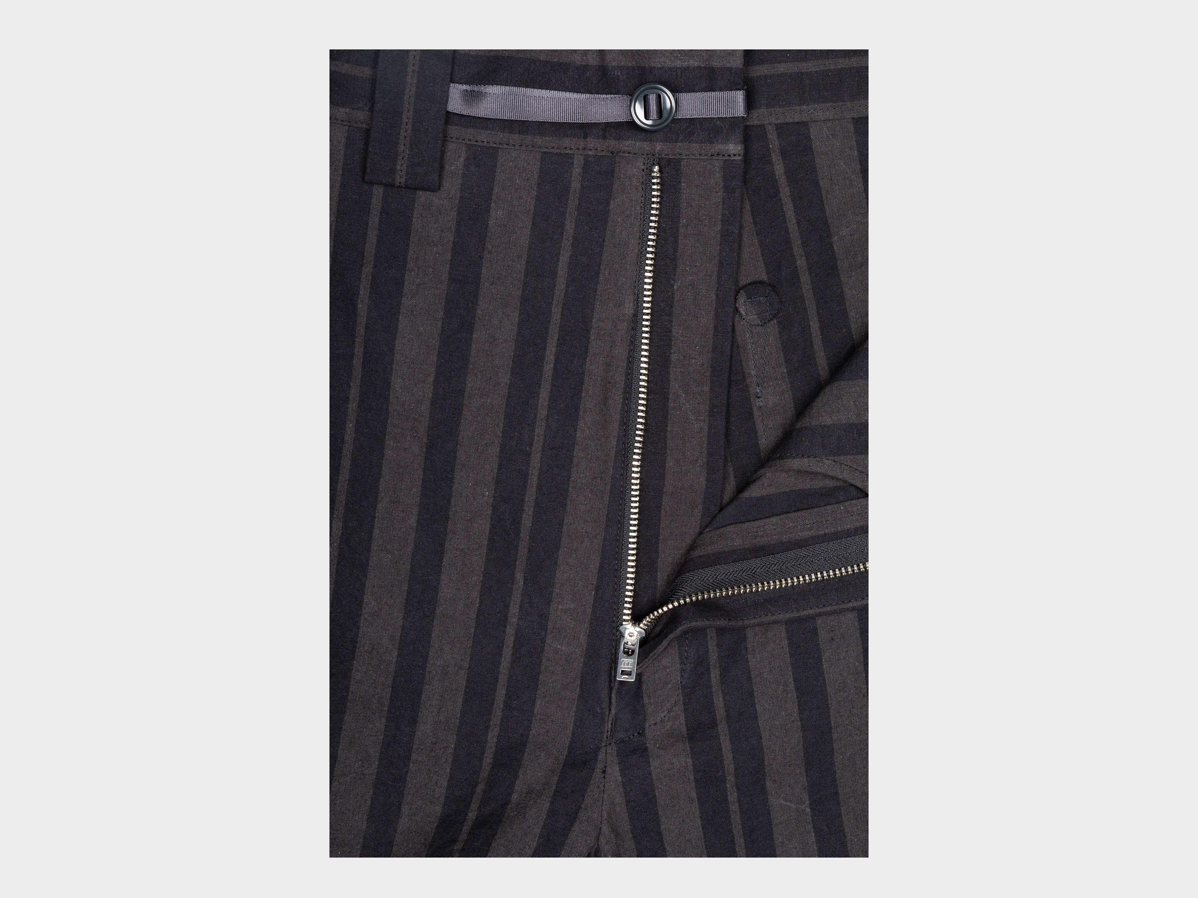 R21P8 "Sail Pants" Grey Theatre Wax