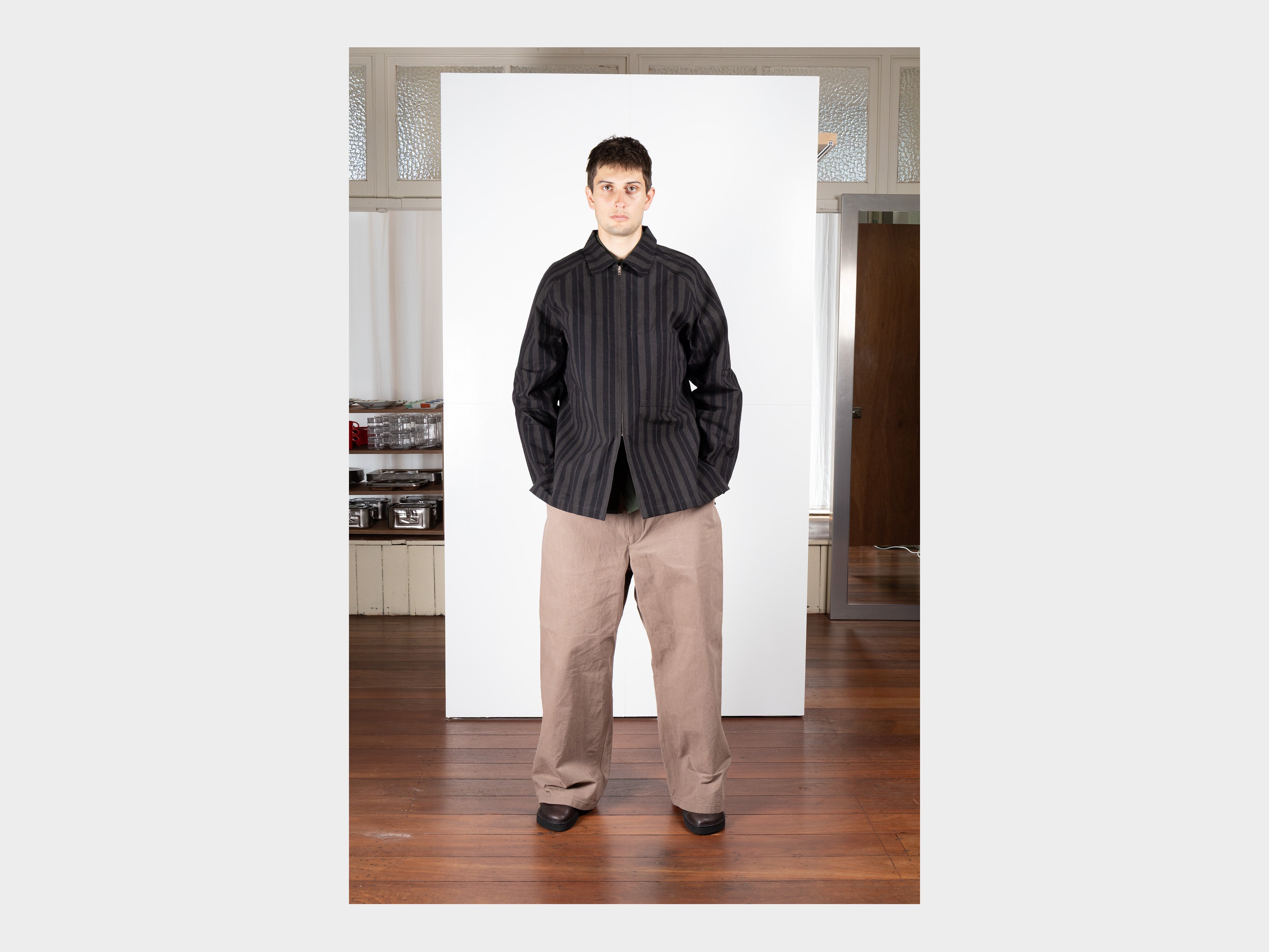 R21S0 "Column Shirt" Grey Theatre Wax