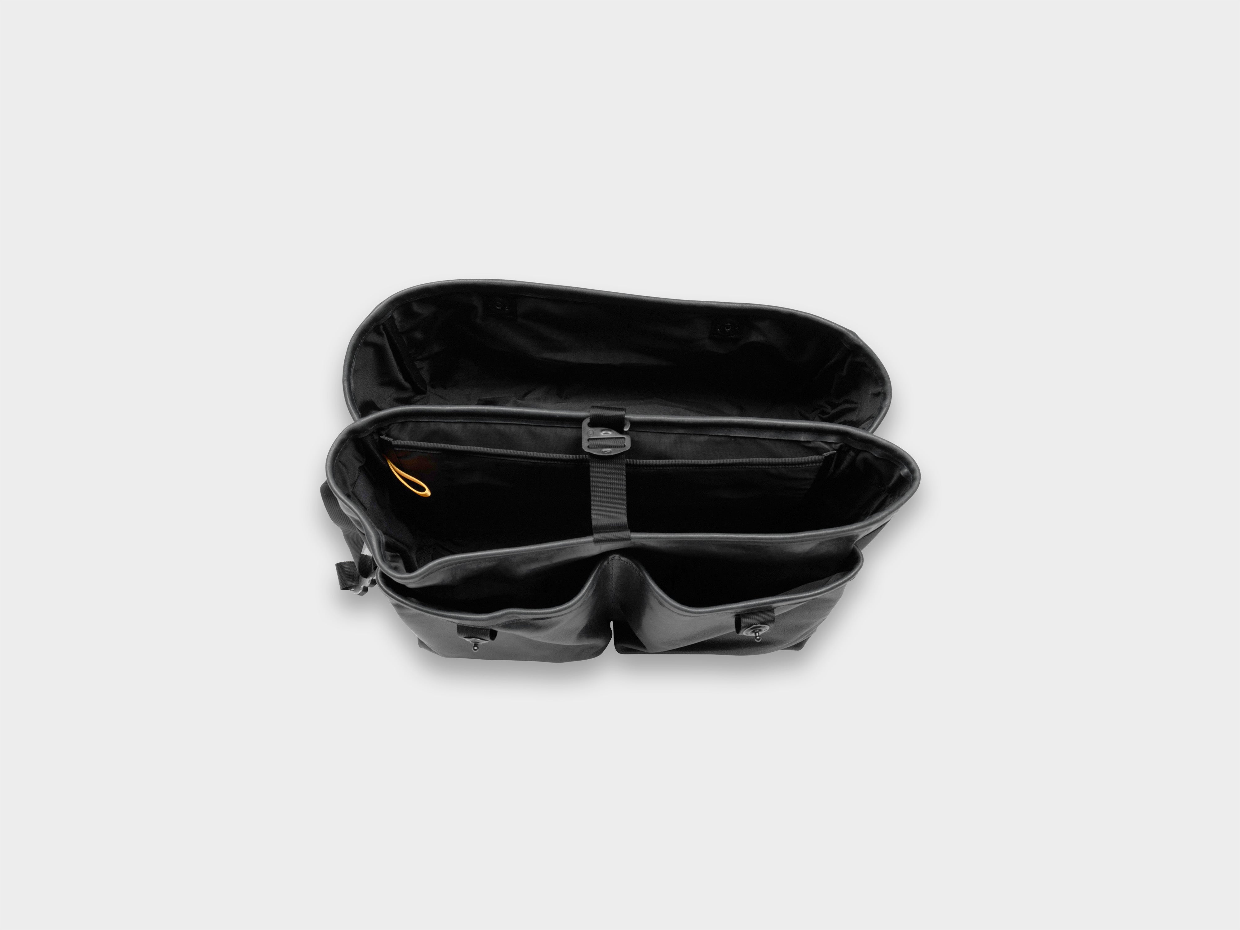 R22G4 "Mini Messenger" Black Hide