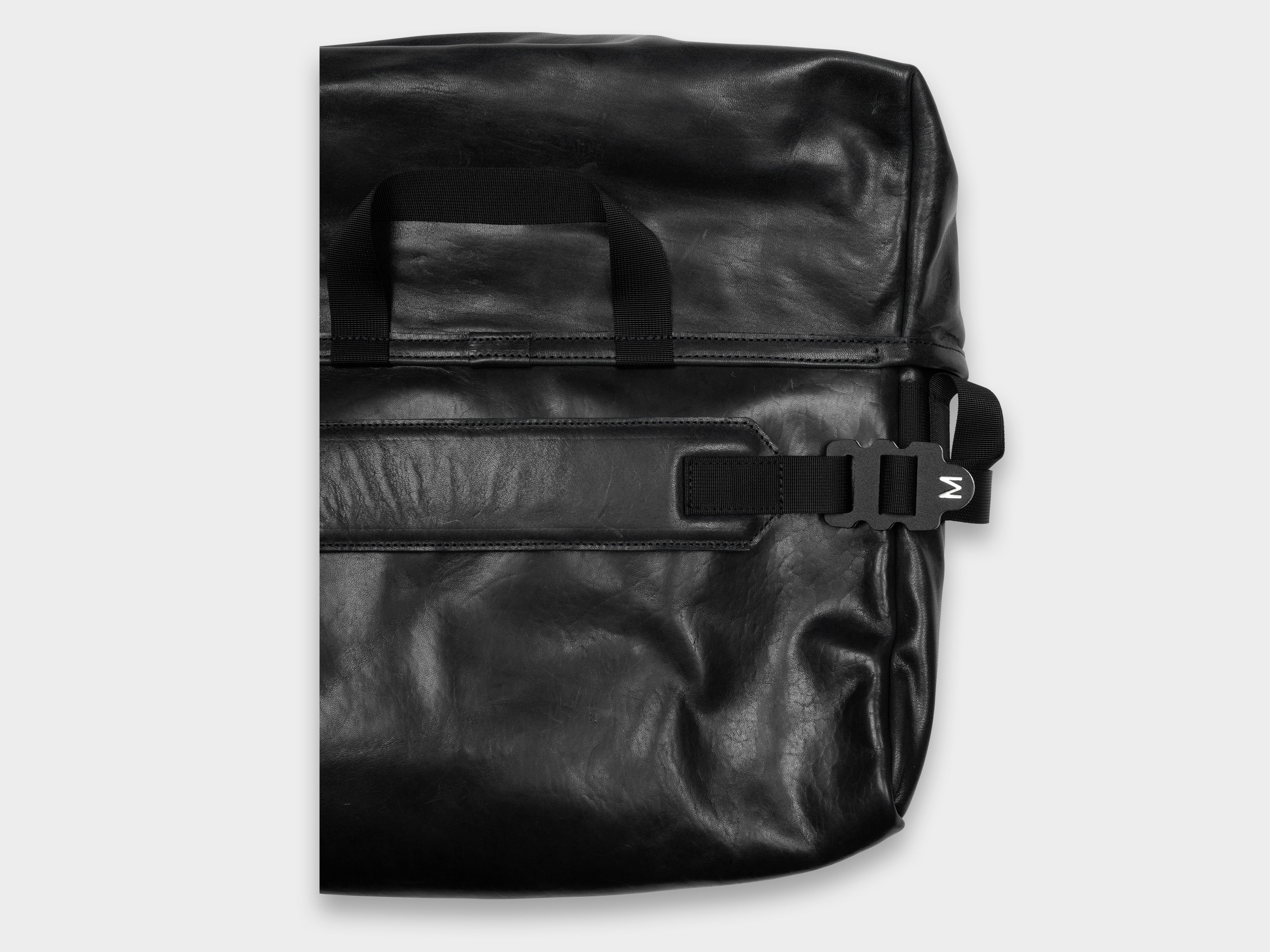 R22G4 "Mini Messenger" Black Hide