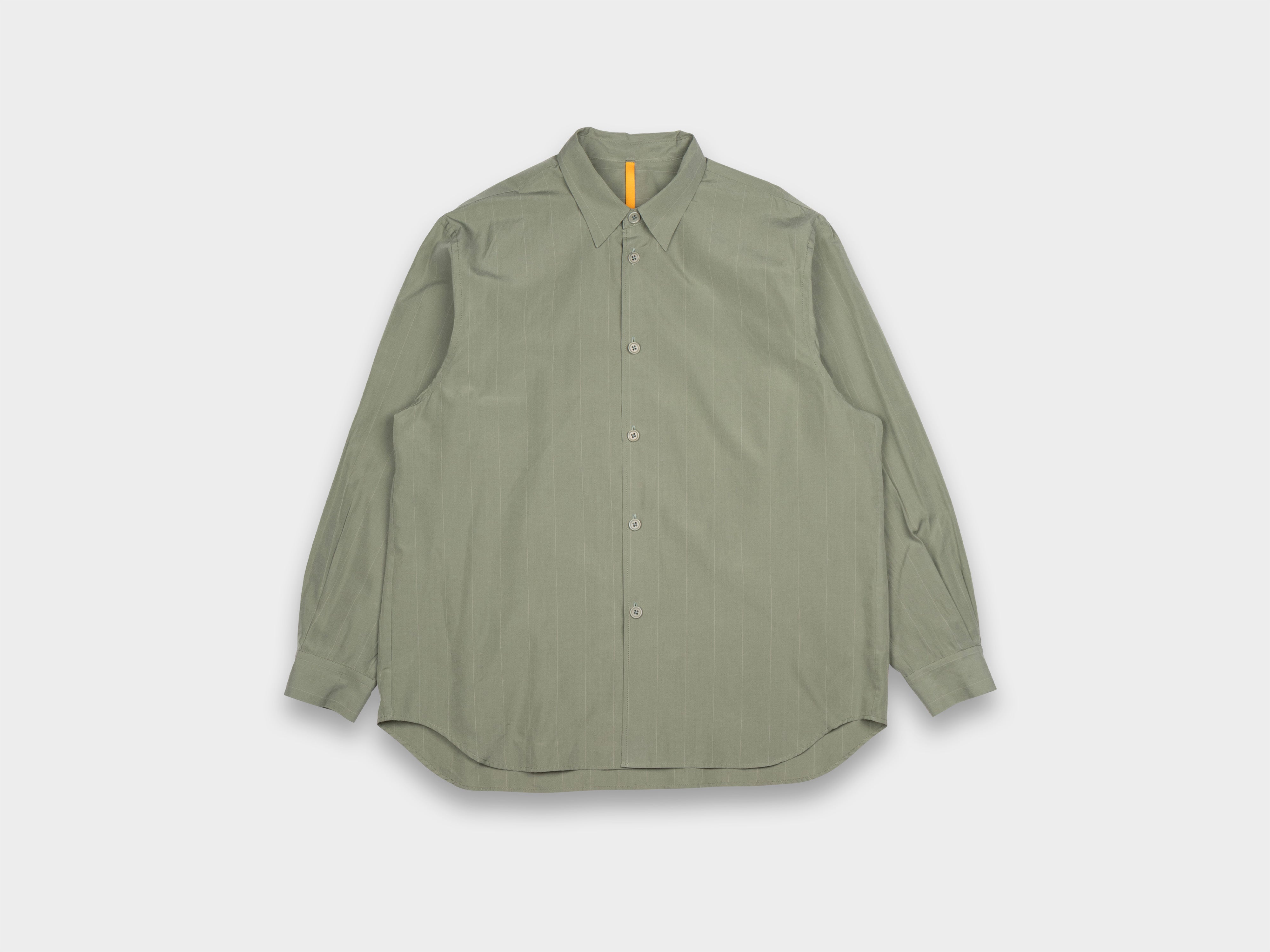 R22S8 "Weather Shirt" Gum Pin
