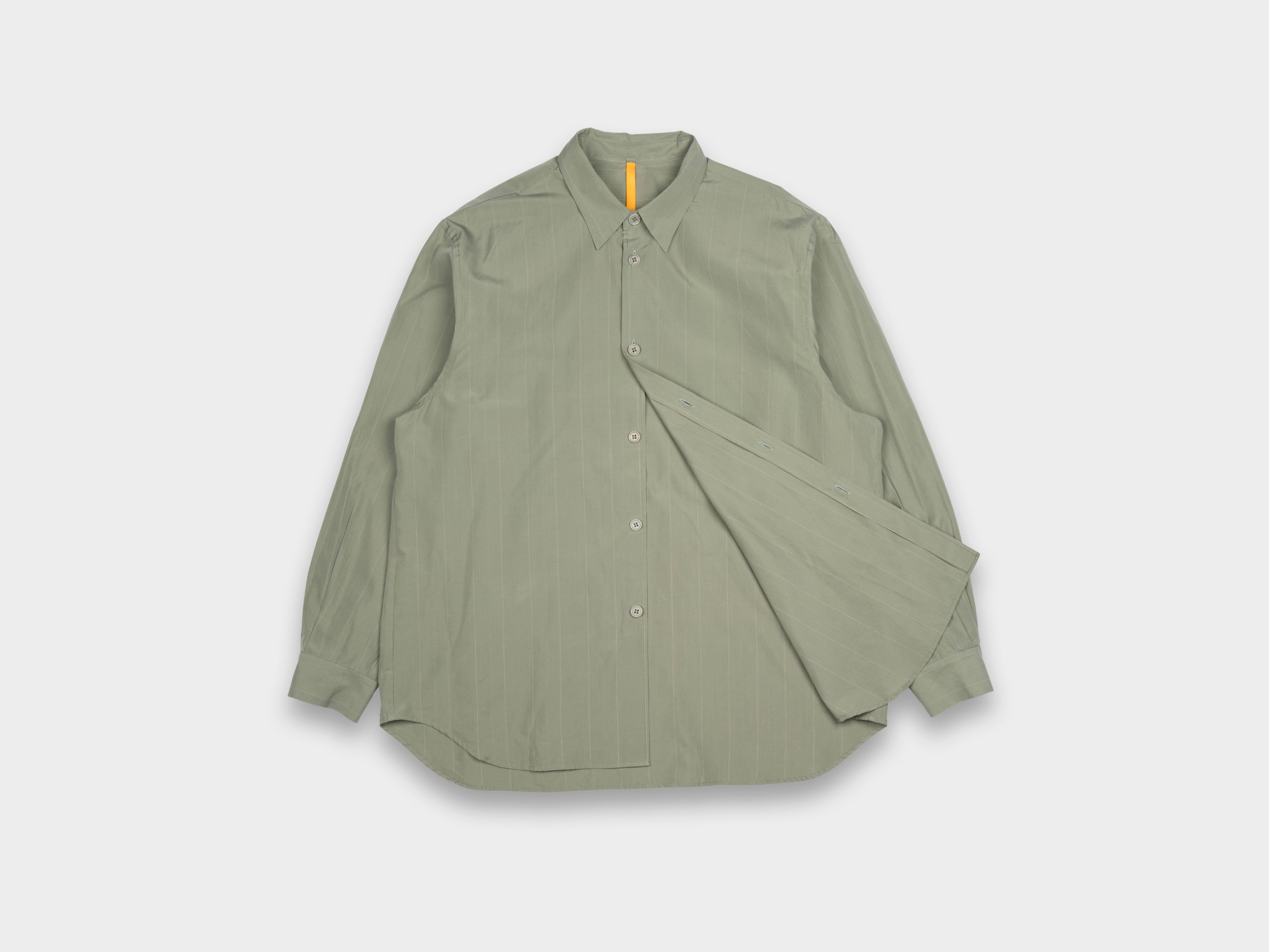 R22S8 "Weather Shirt" Gum Pin